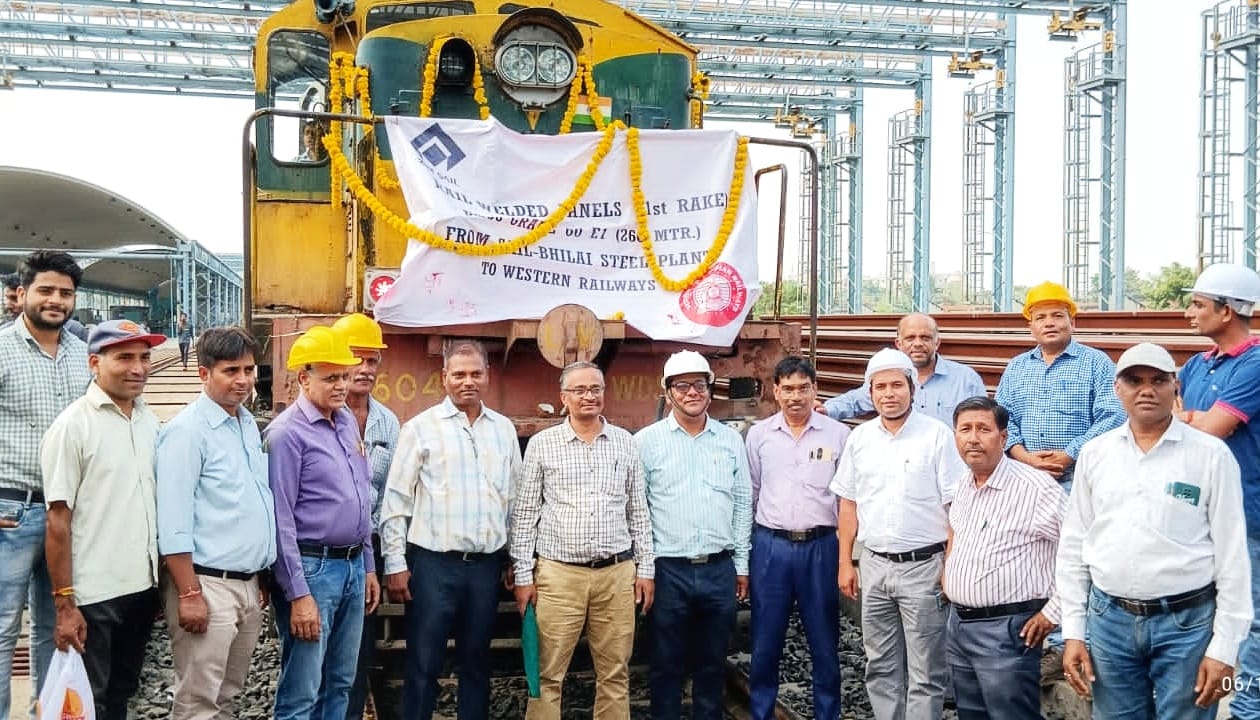 SAIL-Bhilai-Dispatches-first-rake-of-260-Metre-long-rail-panels.jpeg