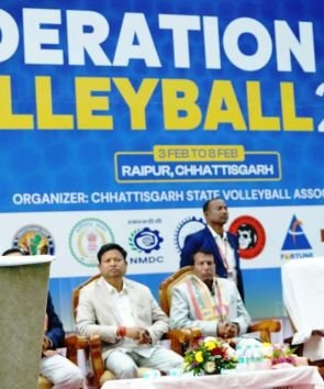 मुख्यमंत्री  विष्णु देव साय ने 37वीं फेडरेशन कप व्हॉलीबॉल चैंपियनशिप का किया उद्घाटन….मुख्यमंत्री&nbsp; साय ने तमिलनाडू और सर्विसेस के बीच हुए उद्घाटन मैच को पूरा देखा, कांटे के मुकाबले वाले मैच के समाप्त होने के बाद ही इंडोर स्टेडियम से निकले….