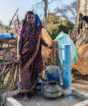 हर घर जल योजना से ग्राम कन्हारी में बदली पेयजल की तस्वीर: सुदूर वनांचल एवं बैगा जनजाति बहुल क्षेत्र में घर-घर पहुँचा शुद्ध नल जल….