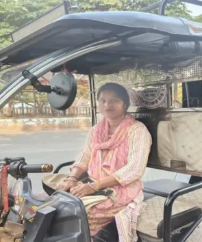 श्रम विभाग की योजनाओं से श्रमिक बनेंगे आत्मनिर्भर, मिलेगा स्वरोजगार का अवसर, दीदी ई-रिक्शा एवं ई-रिक्शा सहायता योजना से होगा श्रमिकों का सर्वांगीण विकास…..