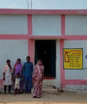 पीएम जनमन आवास से जुगरी बैगा के पक्के आशियाने का सपना हुआ पूरा, प्रधानमंत्री जनमन योजना ने बैगा समुदाय को जोड़ा मुख्य धारा से, 4573 बैगा परिवारों ने गृह प्रवेश कर मनाई पक्के आवास की खुशियां….