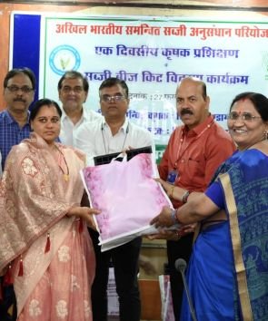 कृषि महाविद्यालय, रायपुर में अखिल भारतीय समन्वित सब्जी अनुसंधान परियोजना के अंतर्गत एक दिवसीय कृषक प्रशिक्षण एवं सब्जी बीज वितरण कार्यक्रम संपन्न…..