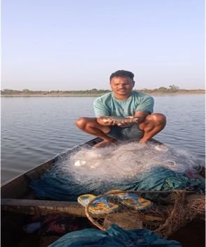 स्वतंत्रता संग्राम सेनानी मछुआ सहकारी समिति के सदस्यों को मिला आजीविका का सहारा, 96 हेक्टेयर जलक्षेत्र में मछली पालन से कमा रहे 01 लाख 50 हजार रूपए…..